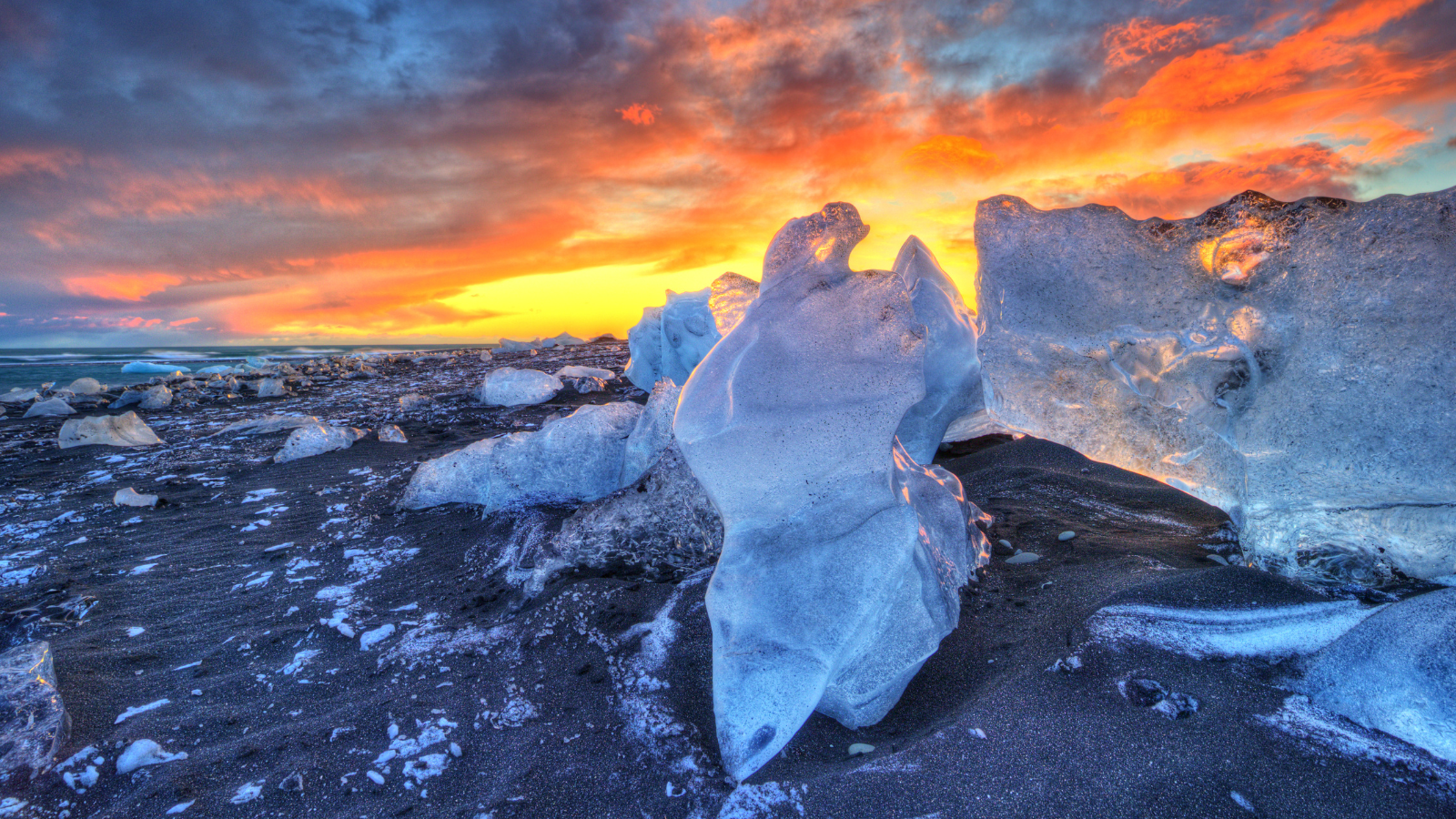  Icebergs scattered on Diamond Beach under the sunrise.