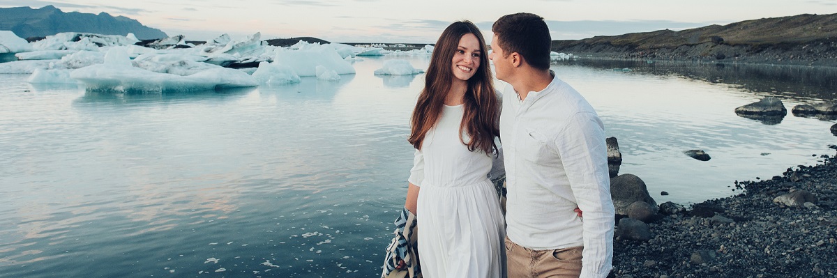 Romantic couple at Glacier Lagoon in Iceland