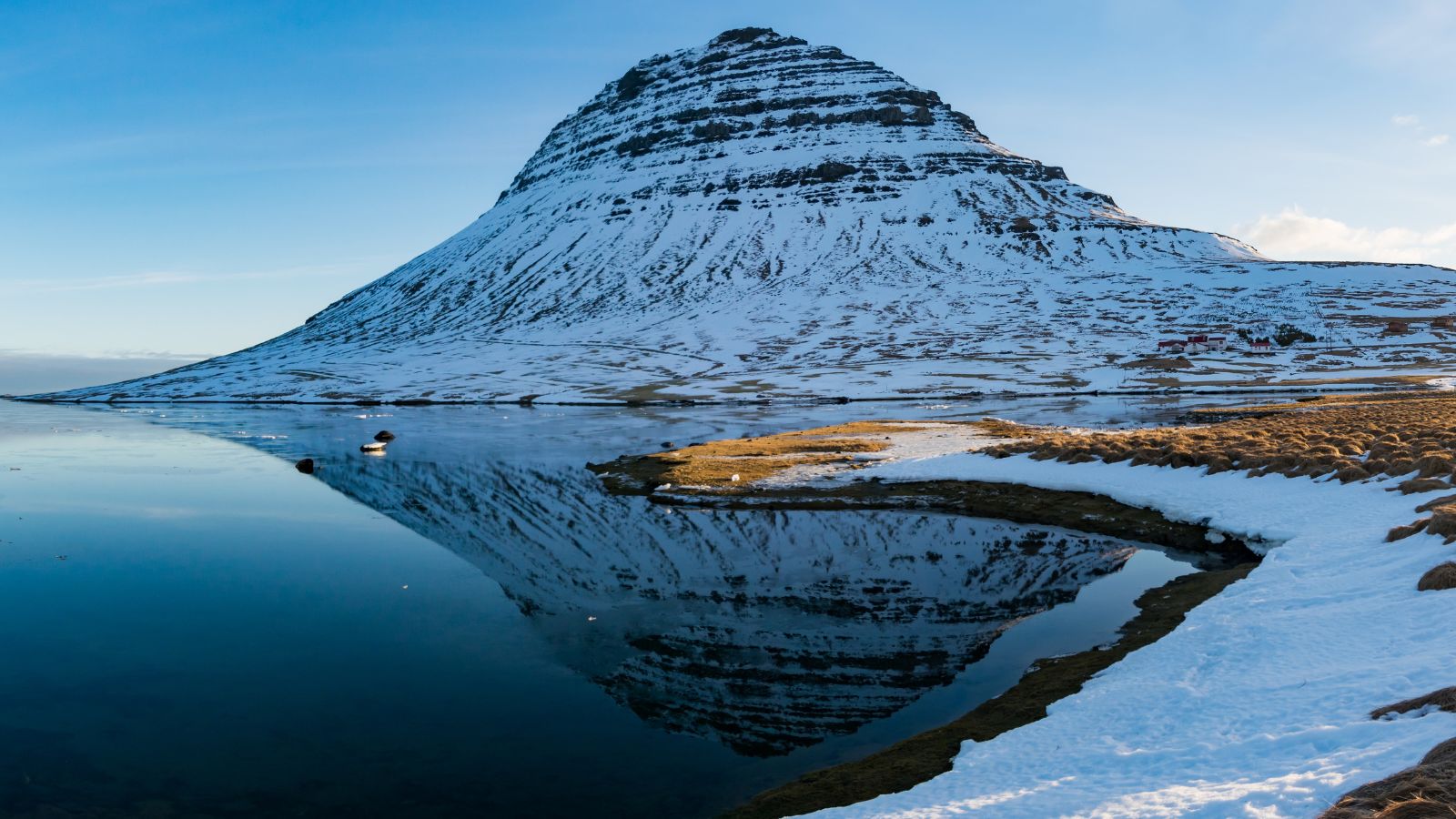  Mount Kirkjufell covered in snow.