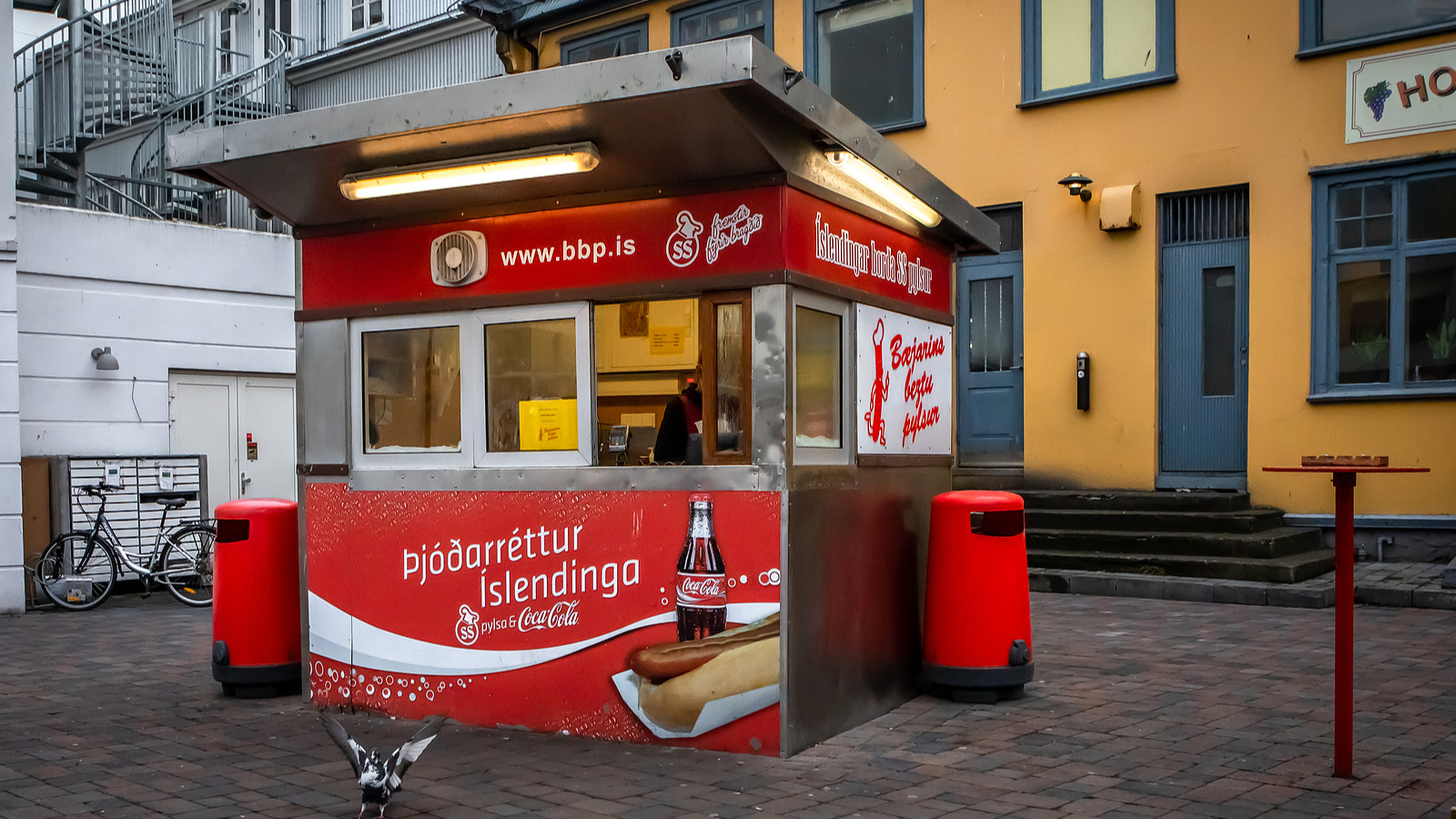 Bæjarins Beztu Pylsur hot dog stand in Reykjavik.