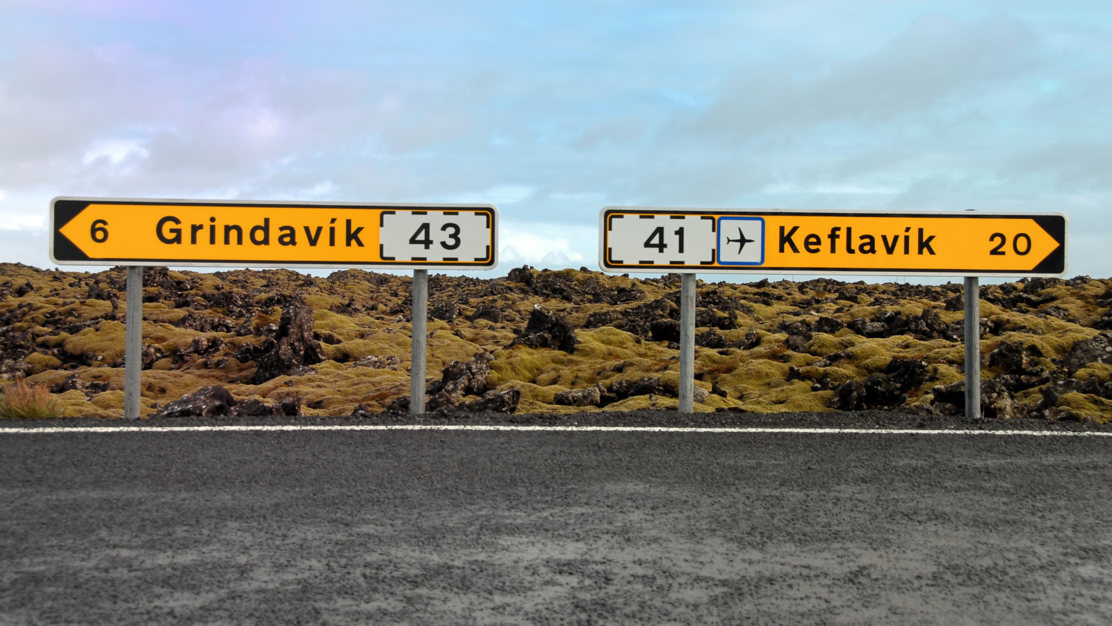 Road signs reading Grindavík on the left and Keflavík on the right.